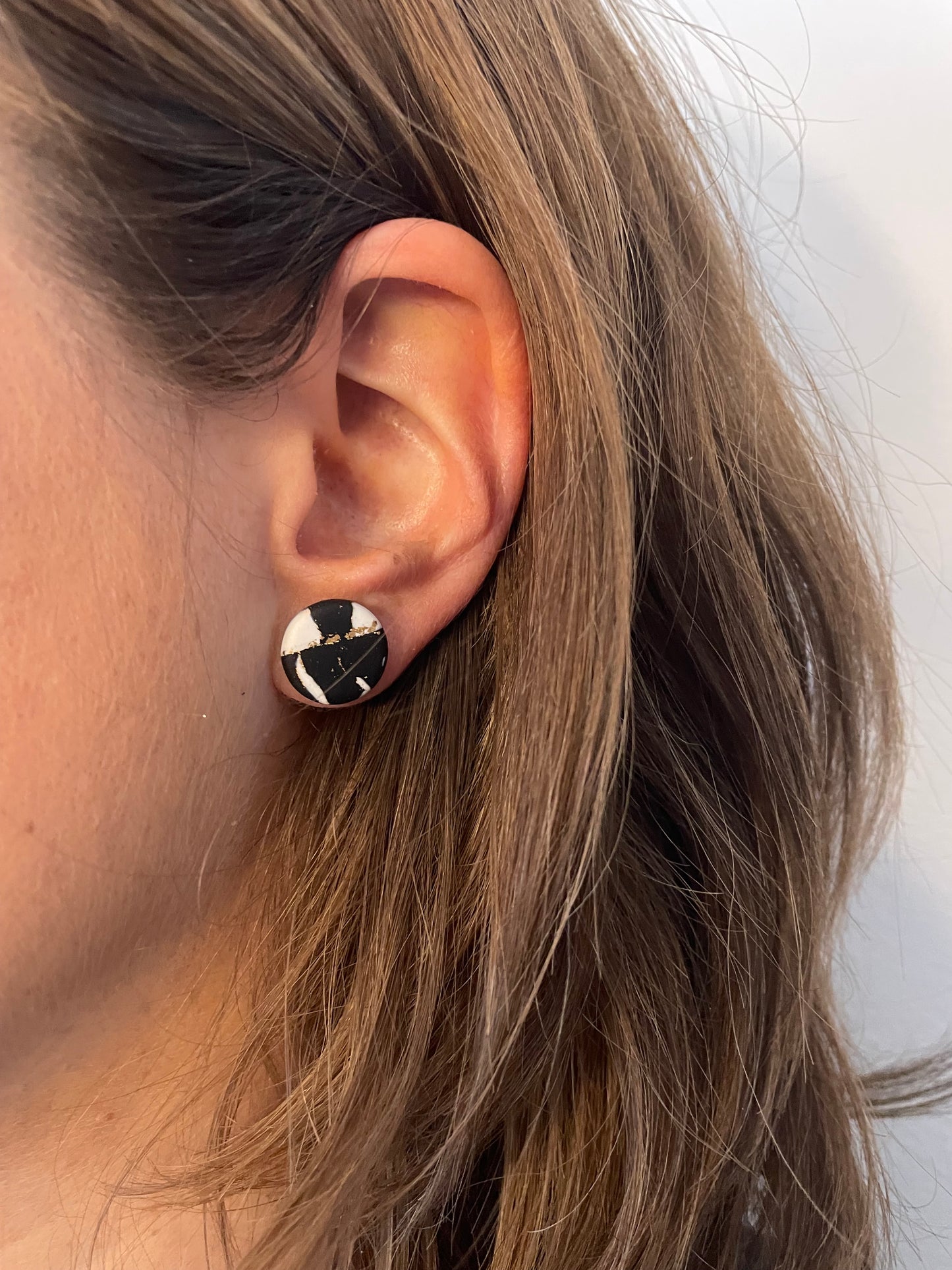 "Marbre noir doré", puces n°2