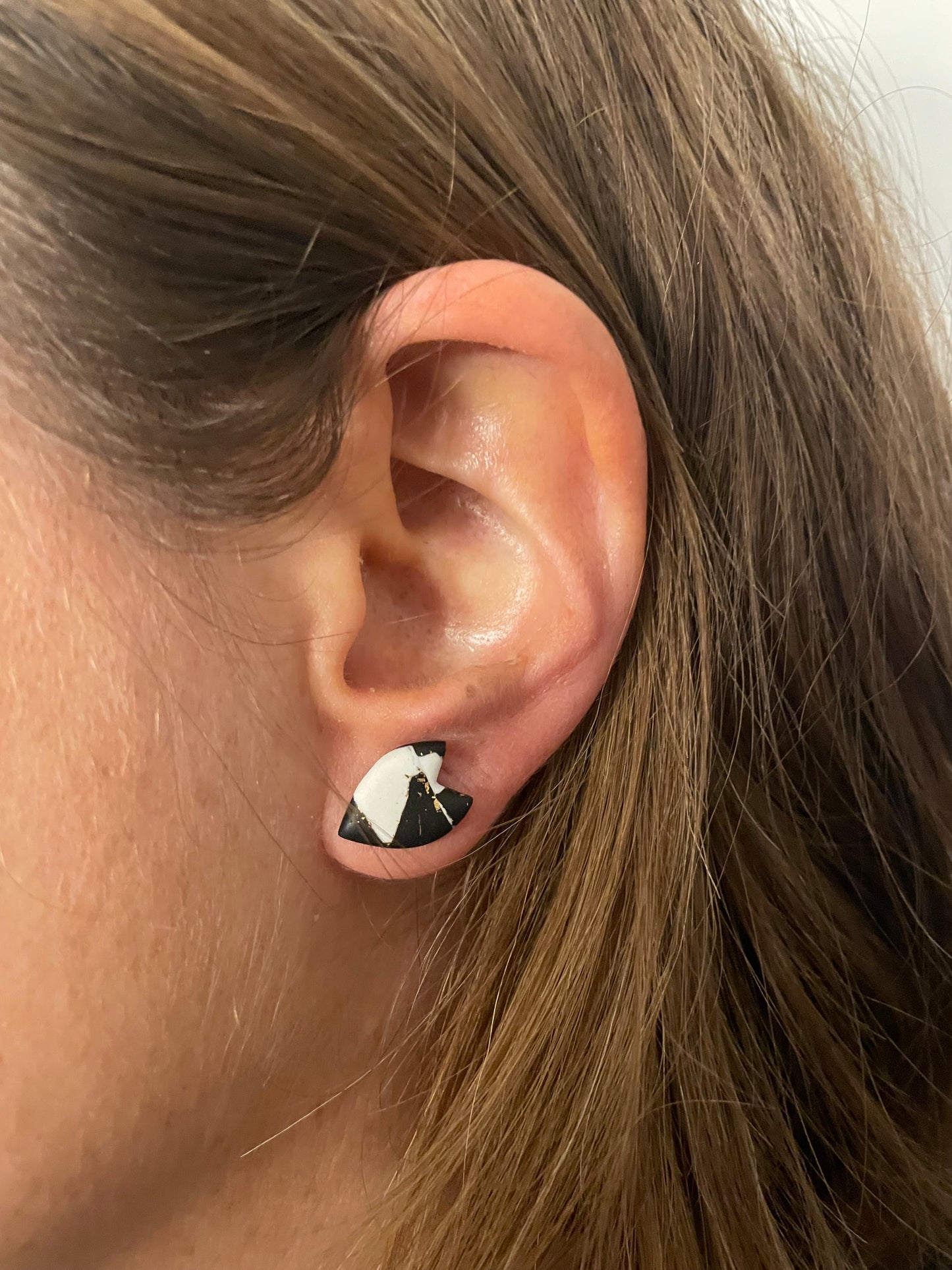 "Marbre noir doré", puces pointe de flêche