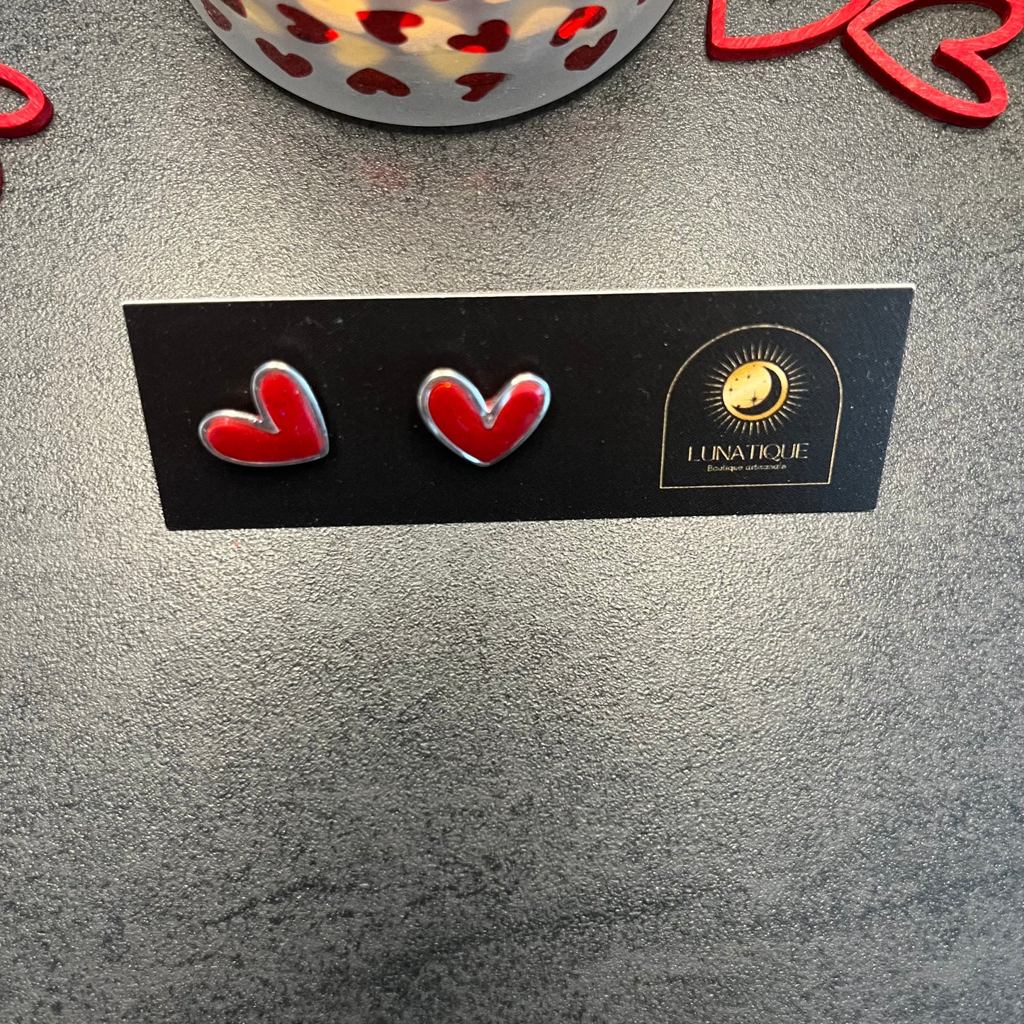 "Les puces", rouge et argent