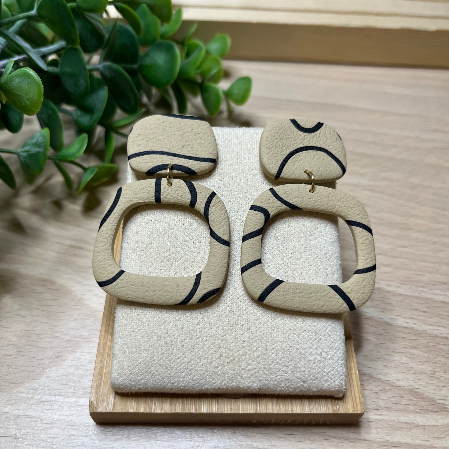 "Beige et noir", n°1