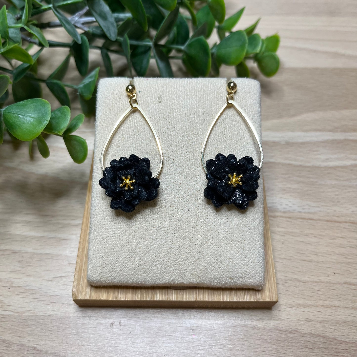 Fleurs noires pailletées, n°1