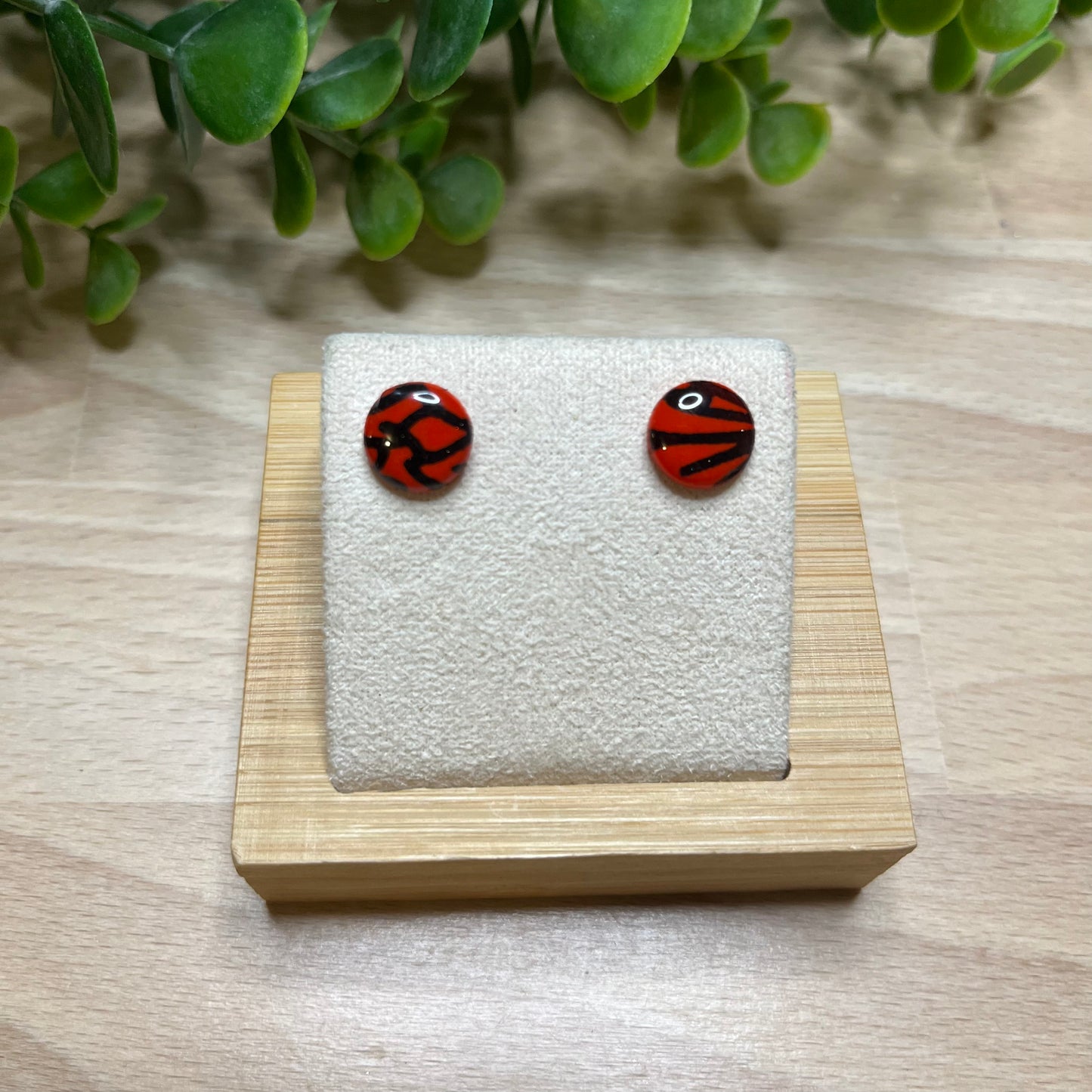 "En rouge et noir", petites puces