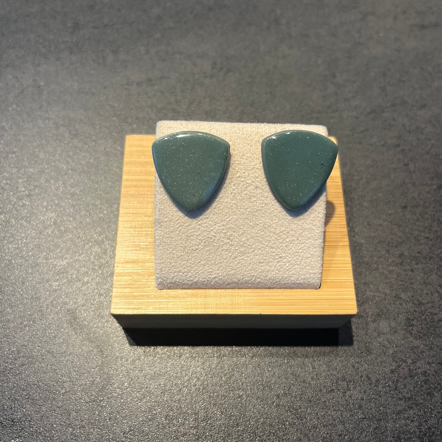 "Vert olive"