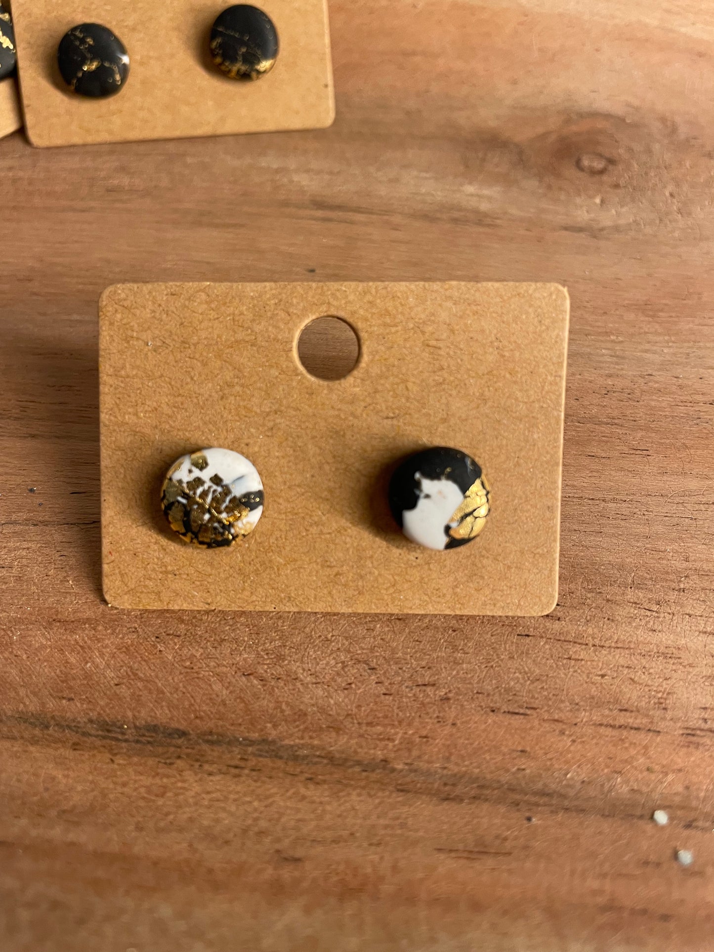 "Marbre noir doré", petites puces n°4