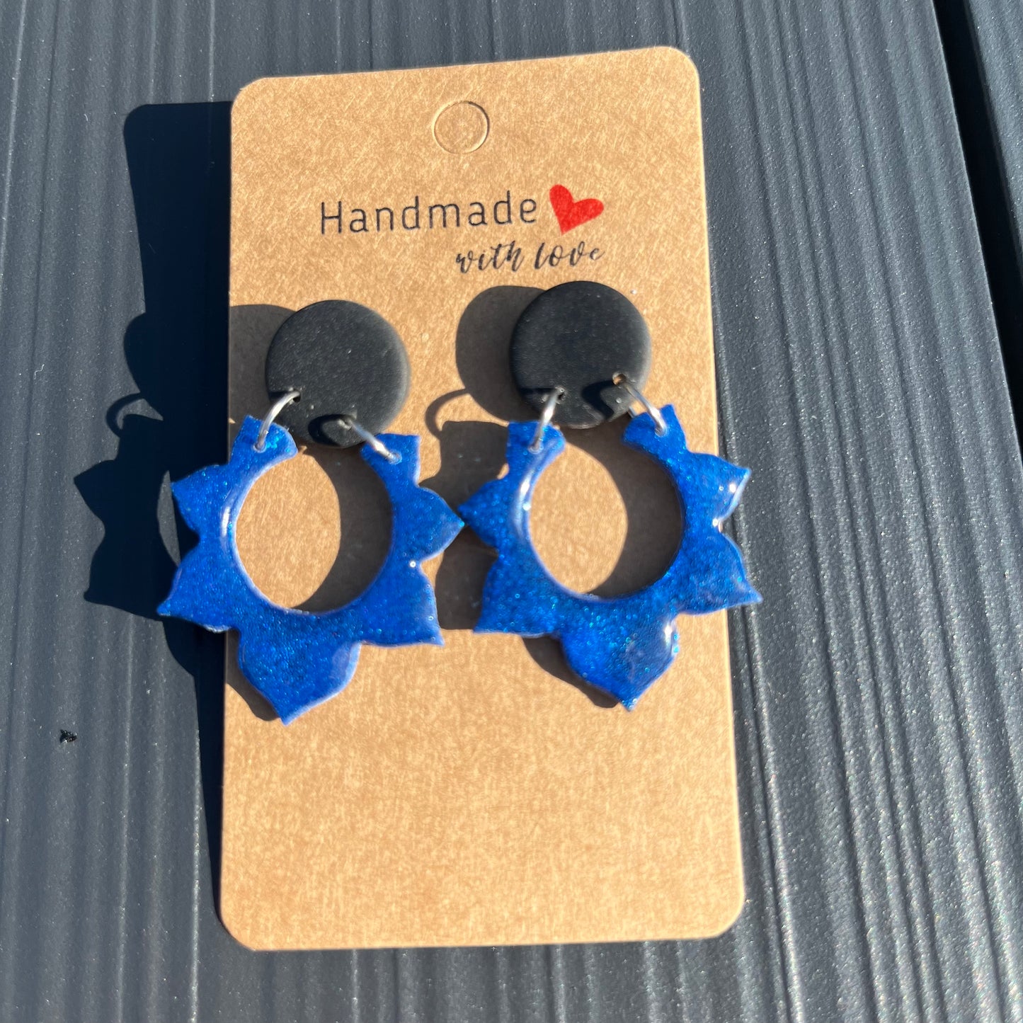 "Soleil", bleu électrique