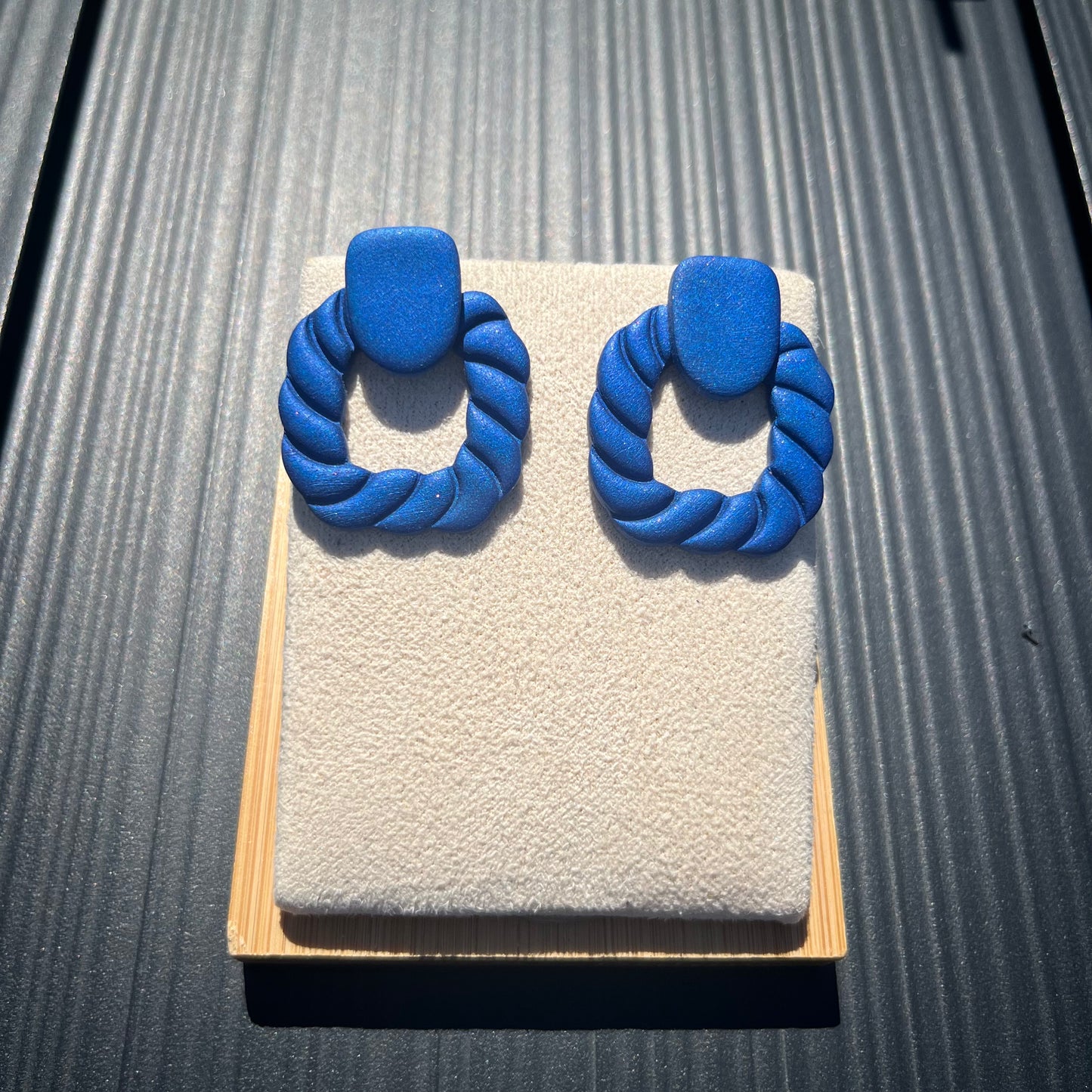 "Cordes", bleu électrique