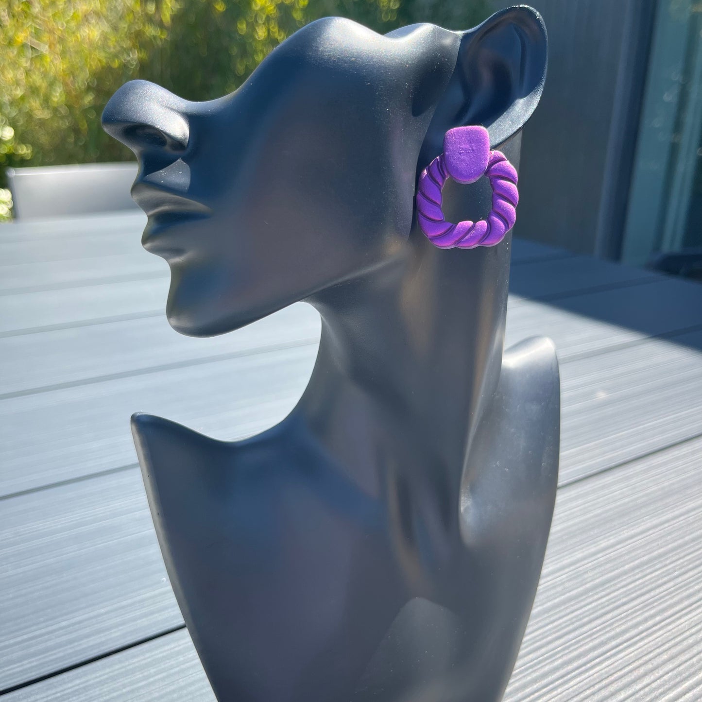 "Cordes", violet électrique