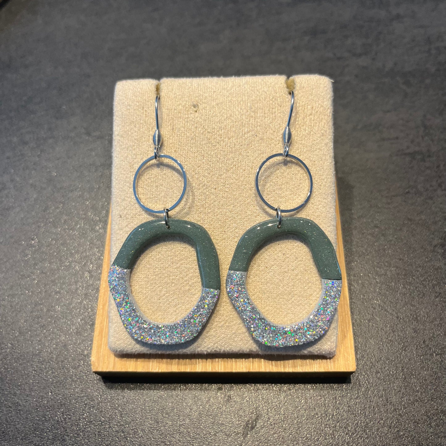 "Kaki et argent", n°1