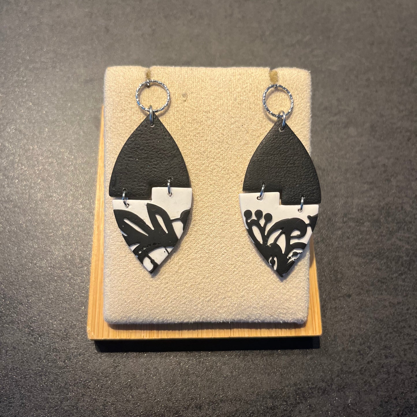 "Dentelles noires", n°1